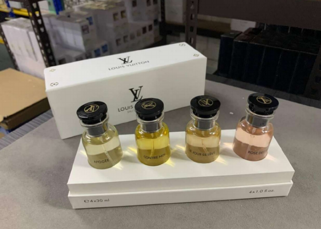 VUUITTON SET 4 IN 1 4×30ML